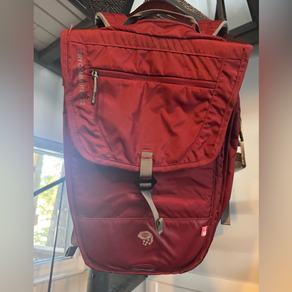 Mountain hardware Dry Commuter 22
